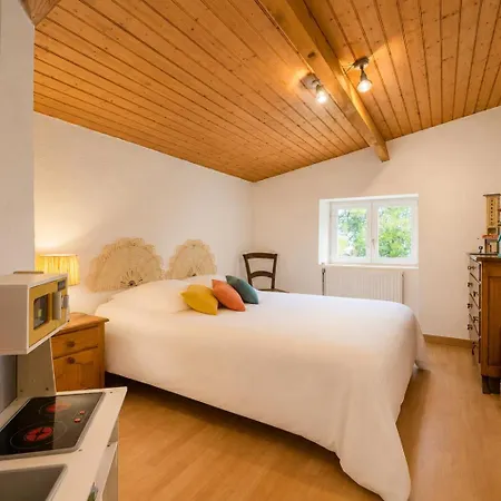 Maison Bordeneuve بيت للعطل